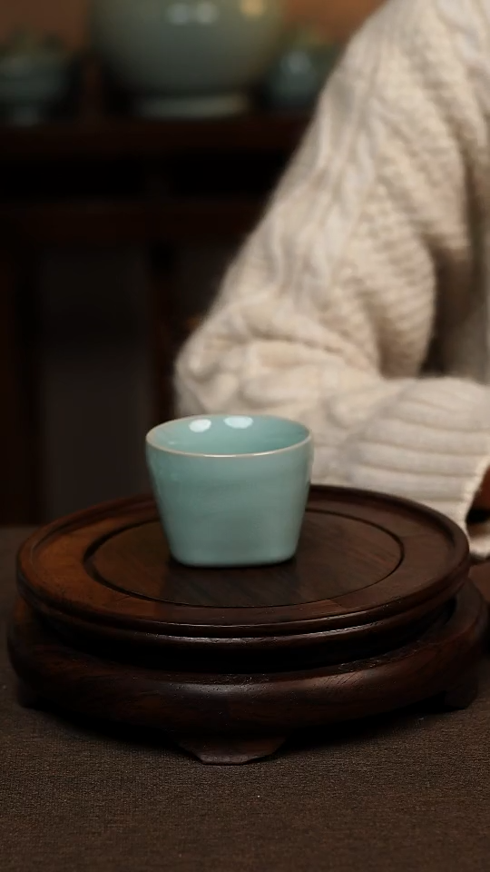 瓷片天青色天圆地方杯80ml微瑕不带礼盒