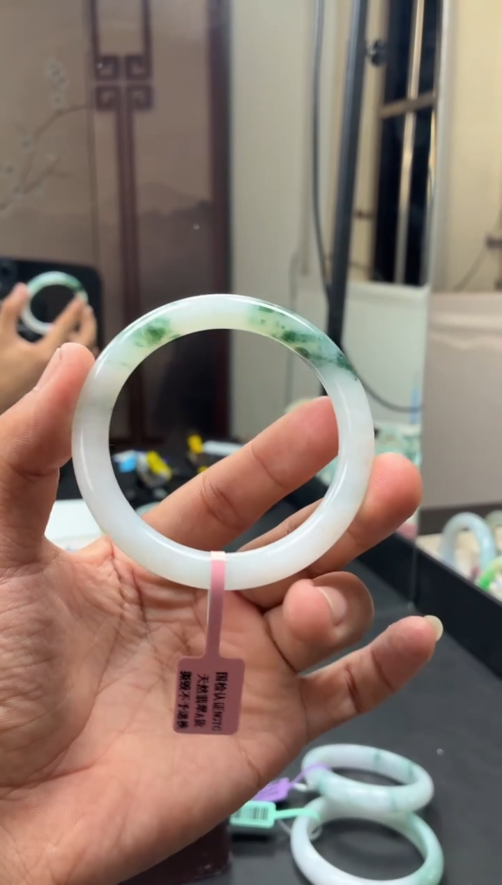 未镶嵌手镯翡翠胶润白底飘绿花 3号  圆条 52-53正圈