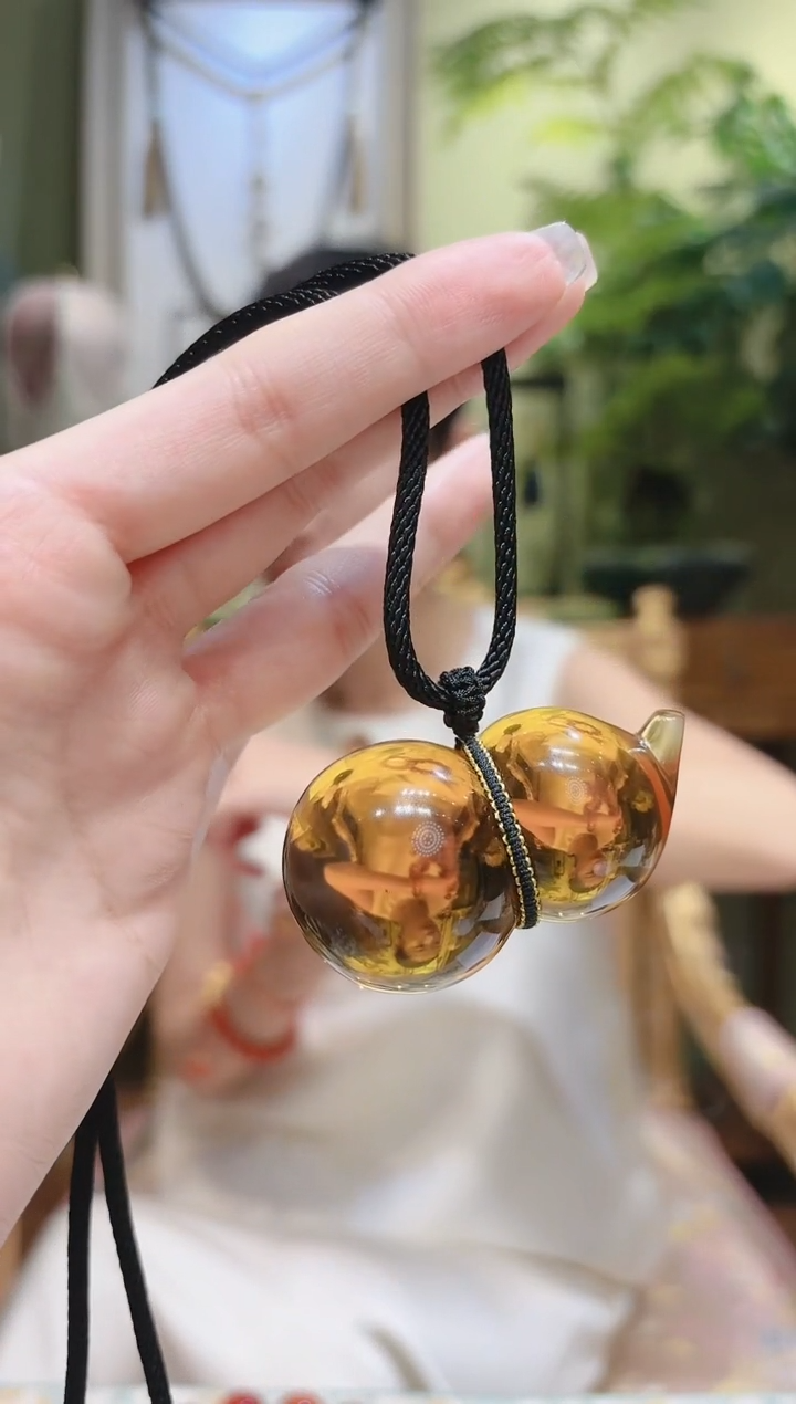 【闪购商品】琥珀裸石未镶嵌琥珀葫芦黑绳编吊坠Z