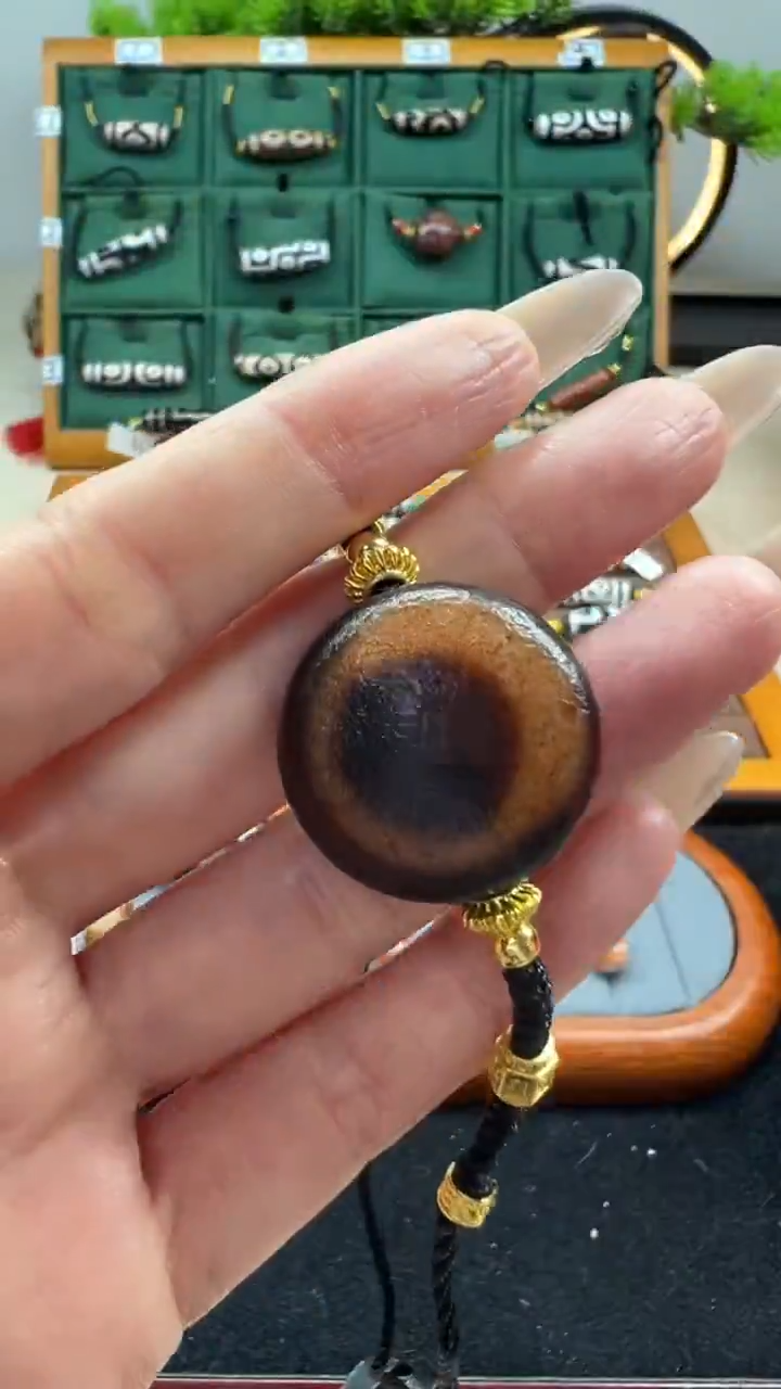 玛瑙/玉髓（覆膜）颈饰未镶嵌51.（微瑕）