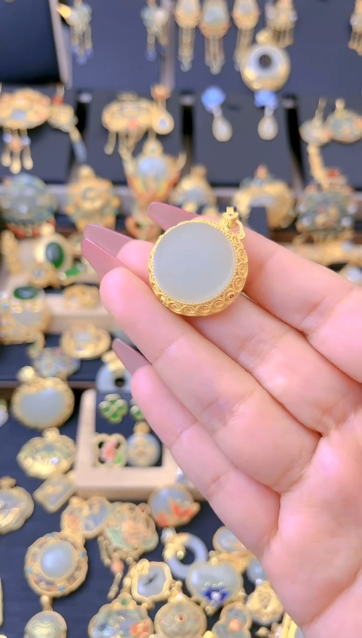 【闪购商品】和田玉吊坠银S925镀金镶嵌花丝镂空香囊圆牌吊坠