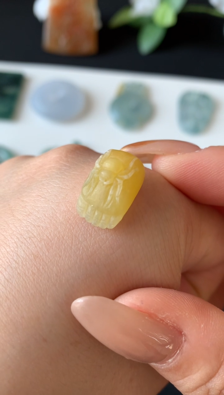 未镶嵌定制翡翠尺寸15.7*10.3*8.5