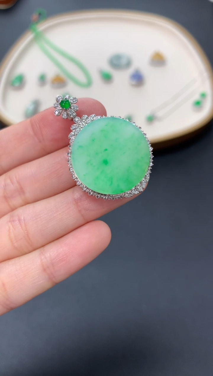 【闪购商品】翡翠吊坠(不含链)18K金镶嵌12800