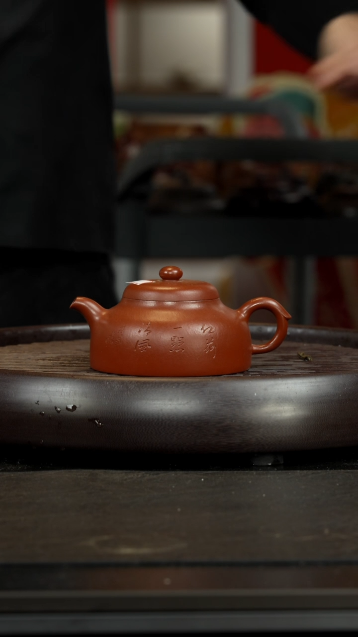 【闪购商品】紫砂茶杯孤品紫砂壶  朱泥 半月壶刻绘