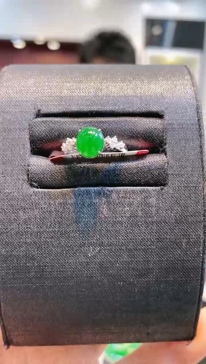 【闪购商品】翡翠颈饰18K金镶嵌A22天然A货翡翠戒指