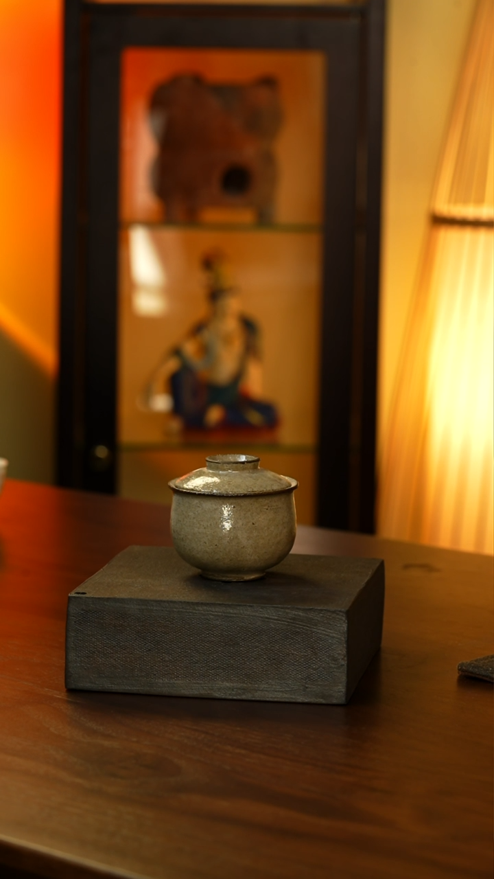 陶泥大肚盖碗...