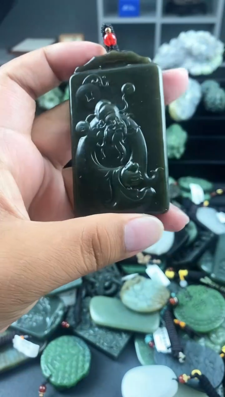 和田玉未镶嵌颈饰1