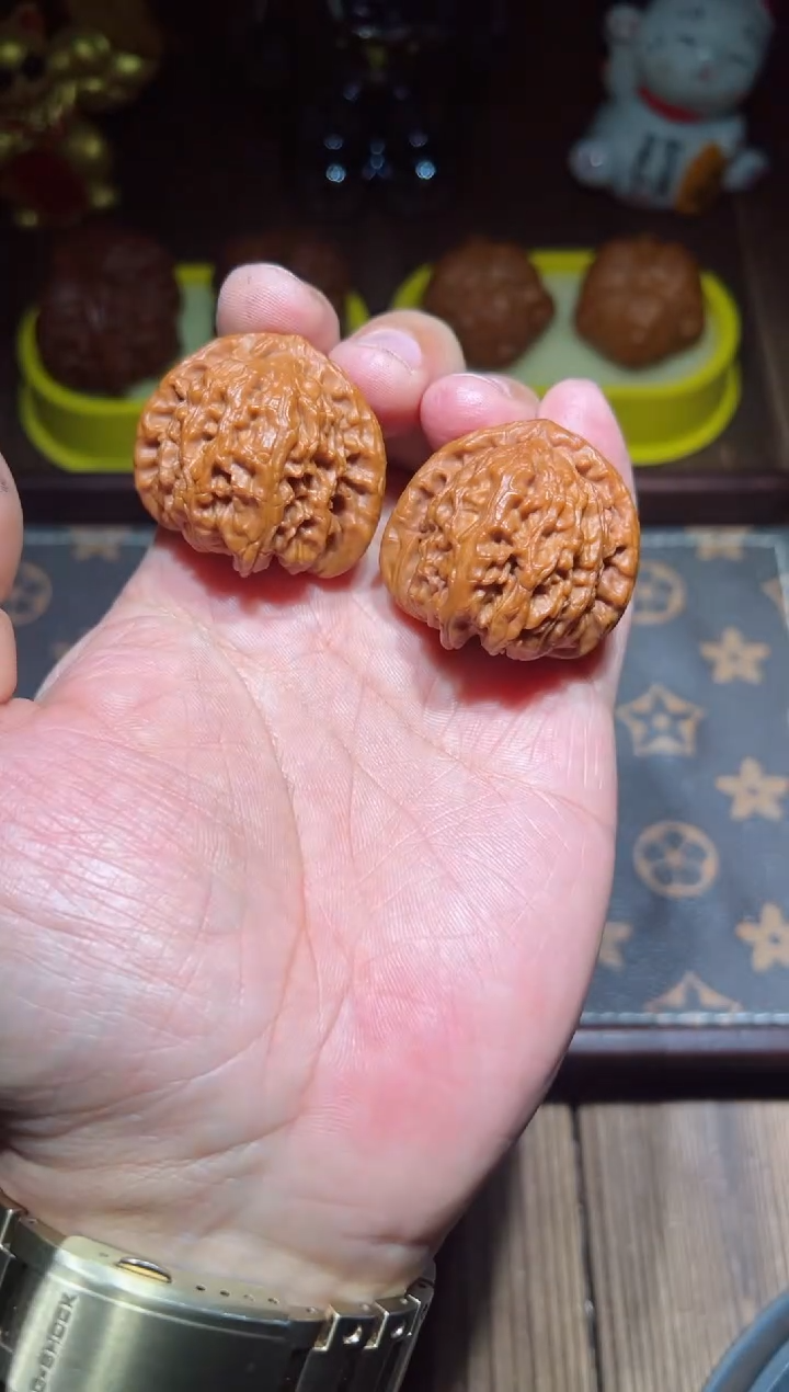 【闪购商品】文玩核桃把件三角白