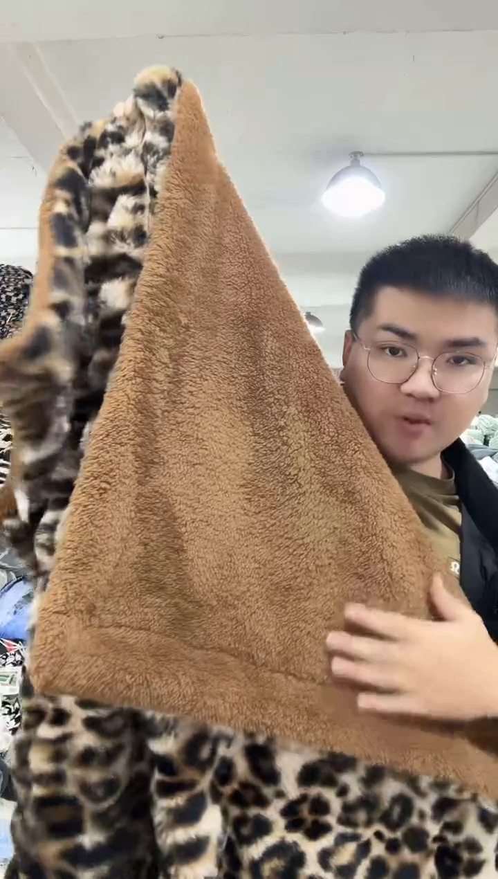 兔毛【1.3*1.6米双层加厚午休盖毯】外贸原单毛毯拍完现场打开看