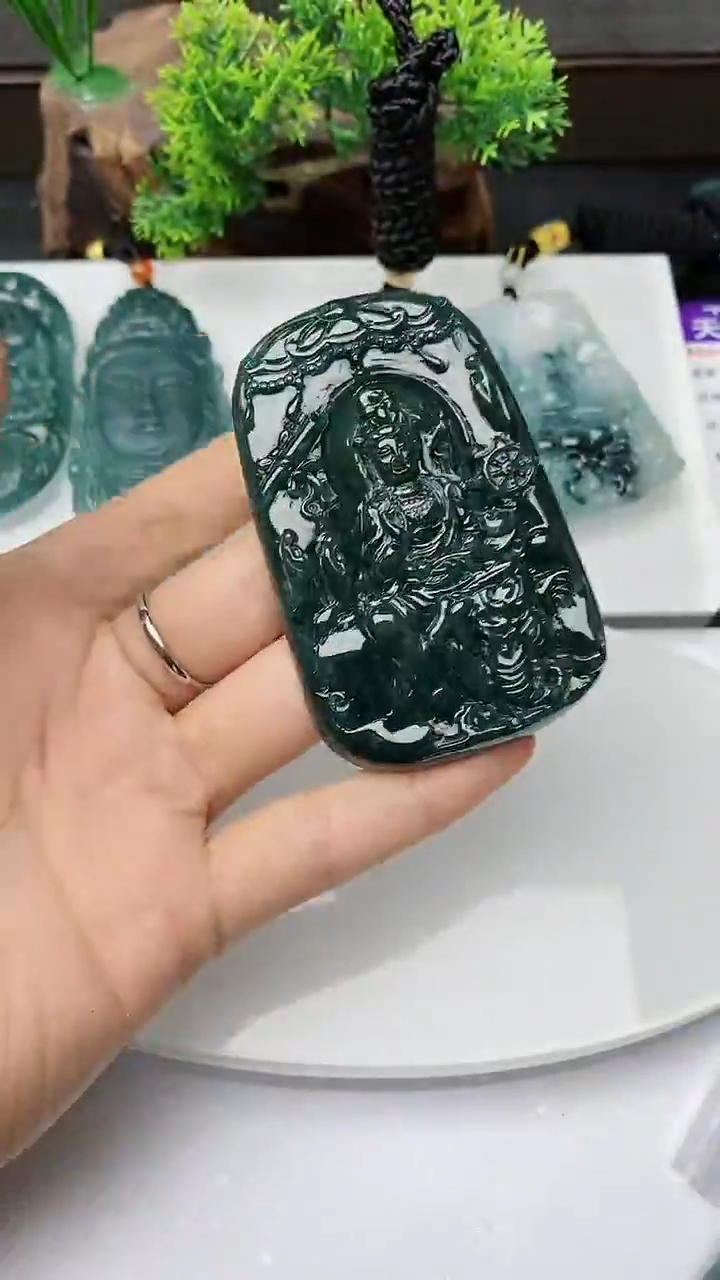 【闪购商品】翡翠颈饰未镶嵌         