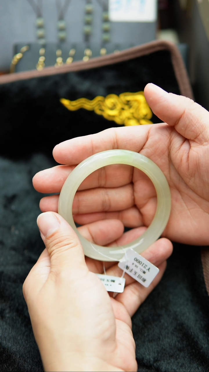 【闪购商品】和田玉手镯未镶嵌59圈口翠青手镯