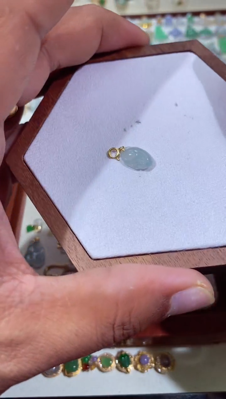 颈饰18K金镶嵌翡翠1111111