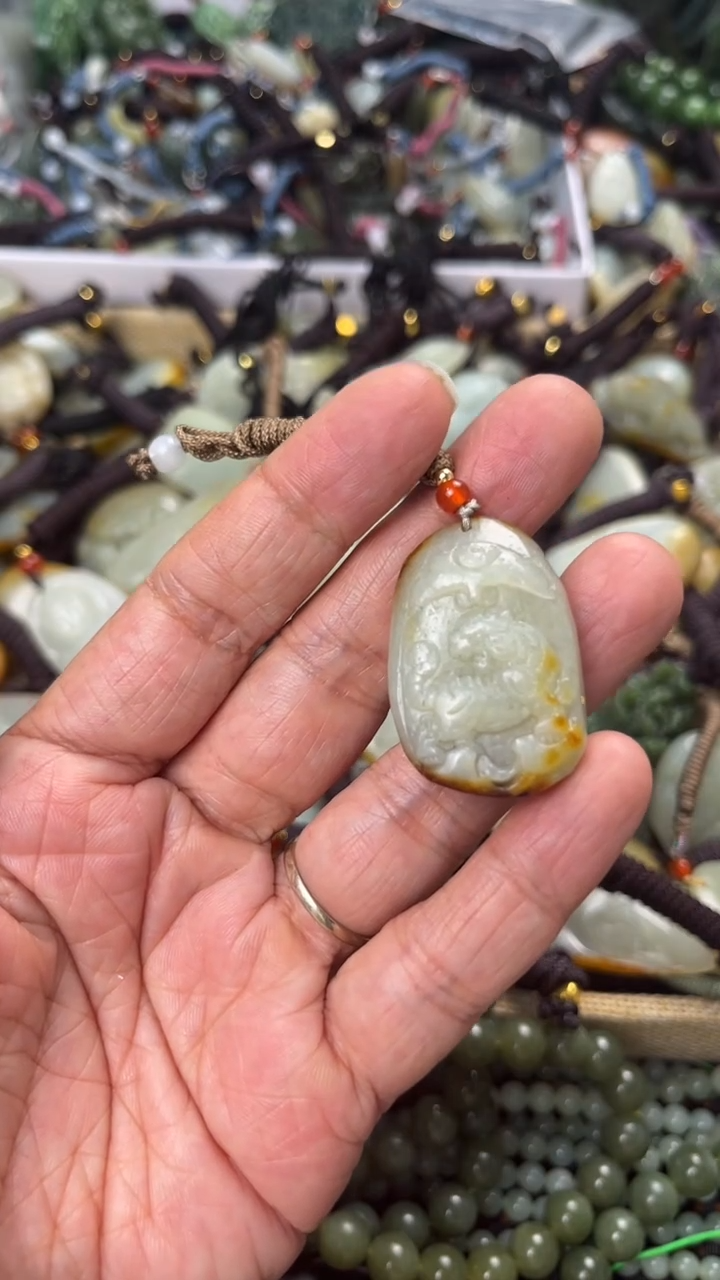 【闪购商品】和田玉颈饰未镶嵌多样性发货没有证书拍一发一有瑕