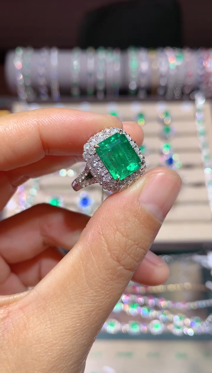 【闪购商品】祖母绿戒指18K金镶嵌4.61CT