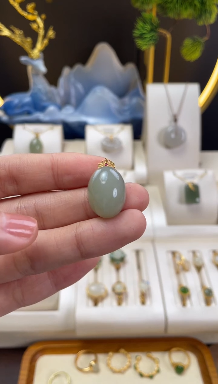 【闪购商品】和田玉吊坠18K金镶嵌和田玉k金厚装鸽子蛋吊坠