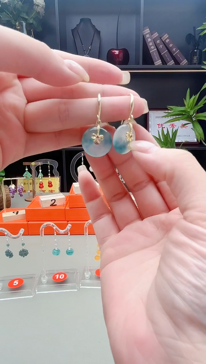 未镶嵌石英质玉（天山翠）耳钉236