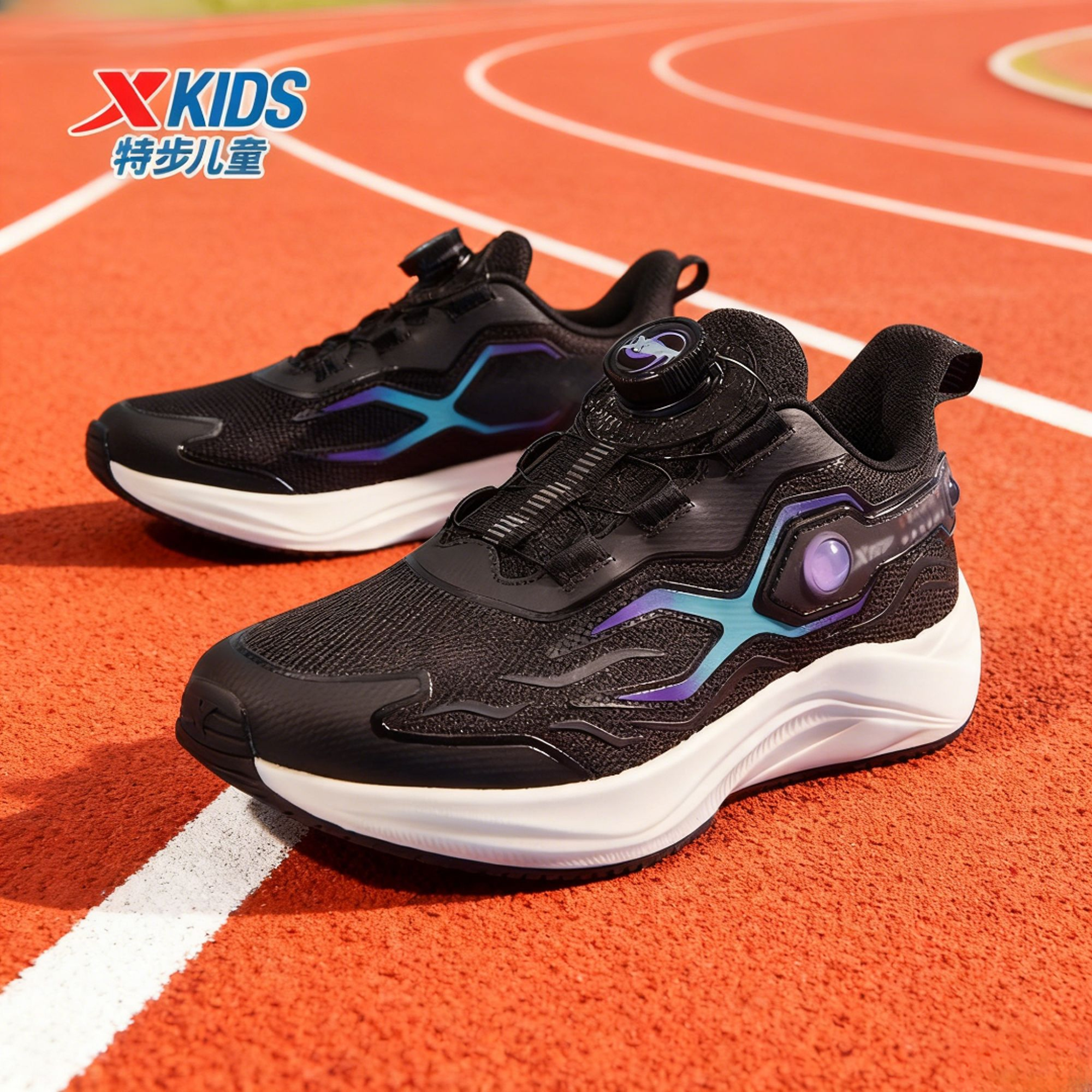 特步儿童冬季皮面防水旋钮跑鞋大童轻便软底运动鞋675415119317