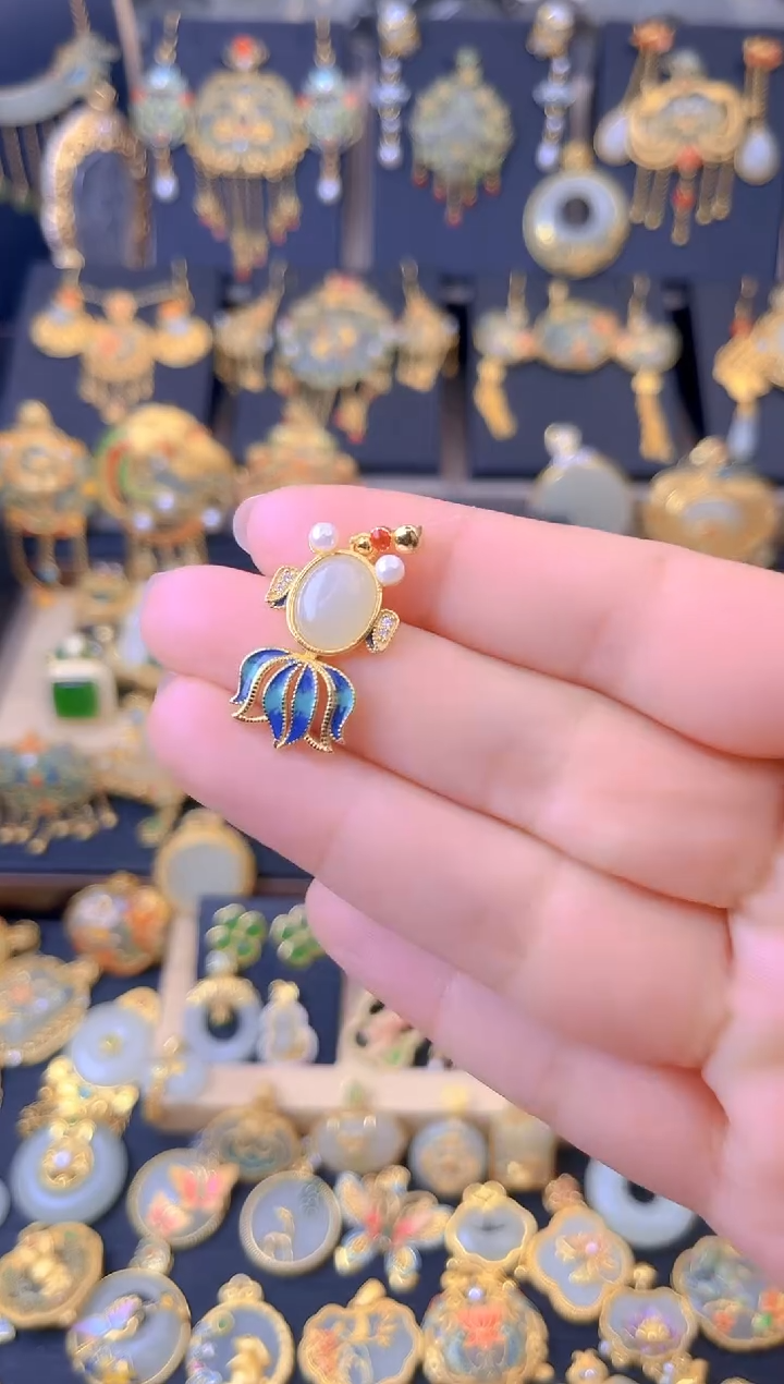 【闪购商品】和田玉吊坠银S925镀金镶嵌小金鱼吊坠