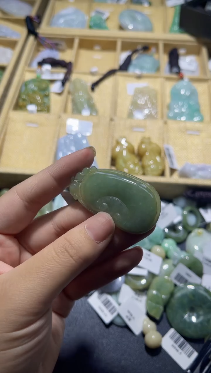 【闪购商品】翡翠未镶嵌颈饰00000312