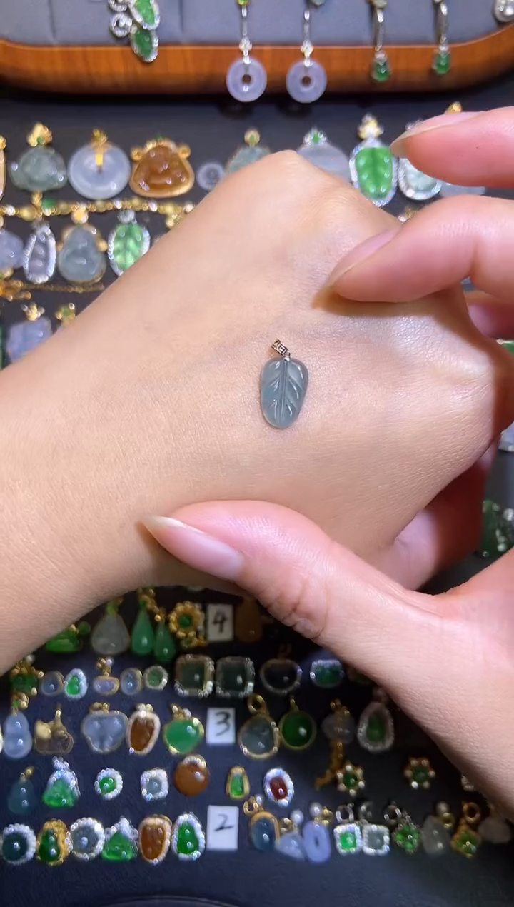 翡翠18K金镶嵌颈饰天然a货翡翠