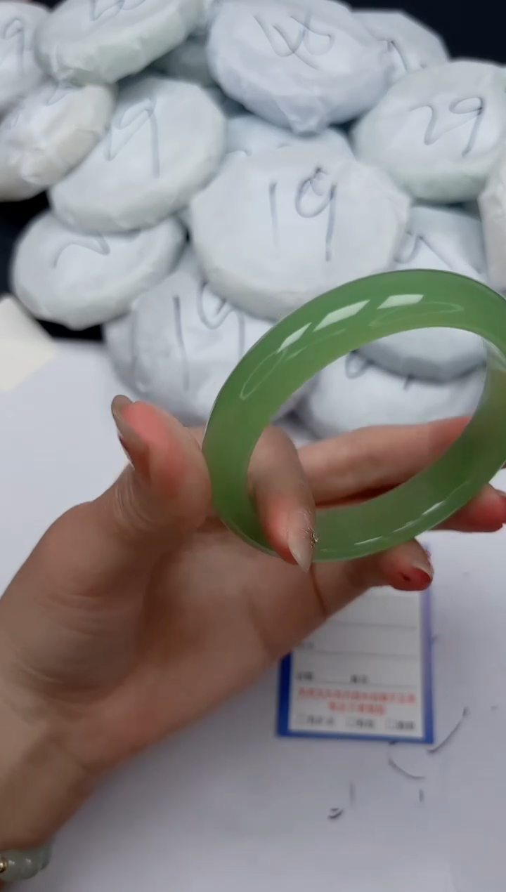 未镶嵌手镯石英质玉142/61.1