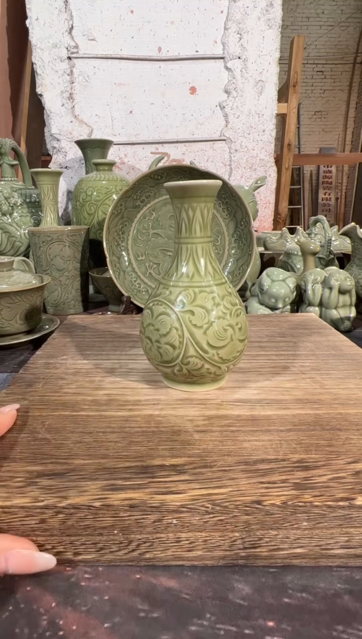 耀州窑手工牡丹小玉壶春