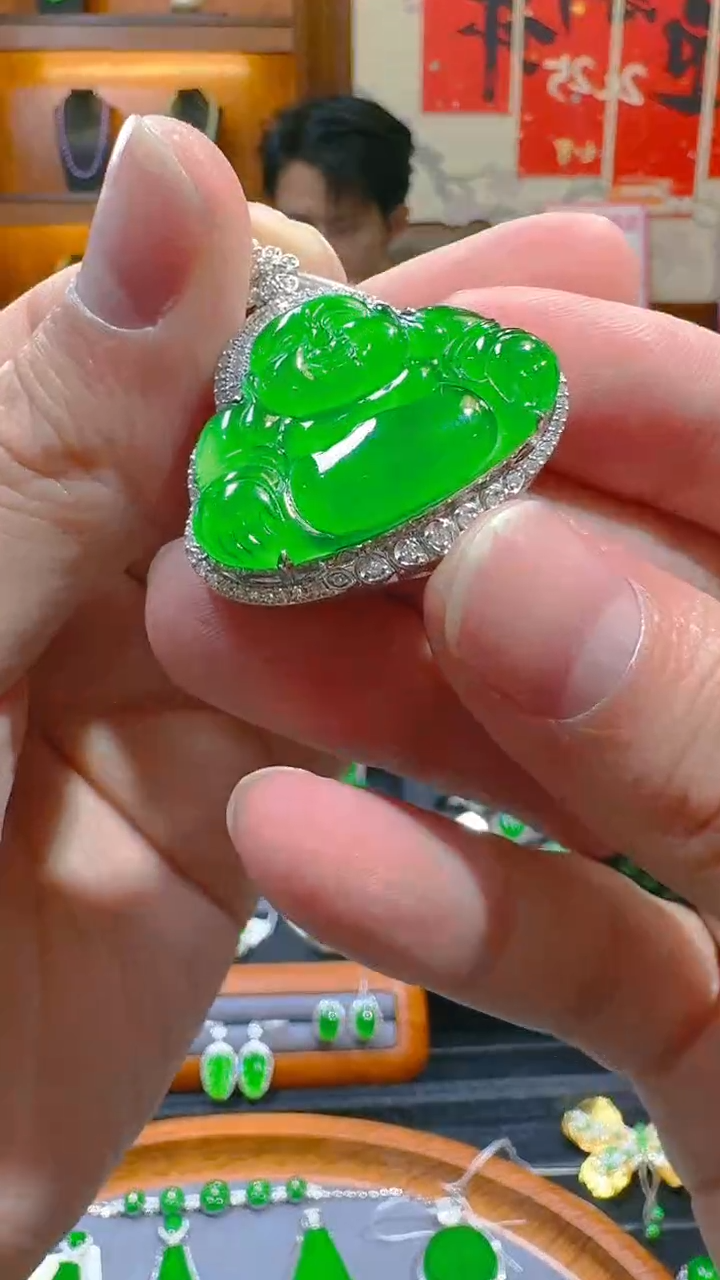 【闪购商品】翡翠吊坠(赠链)18K金镶嵌天然A货翡翠