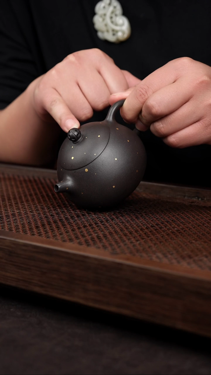 【闪购商品】紫砂茶壶黑料洒金豆蔻西施