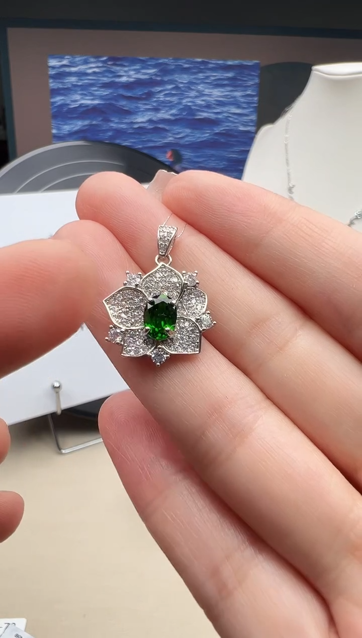 银S925镶嵌透辉石戒指吊坠