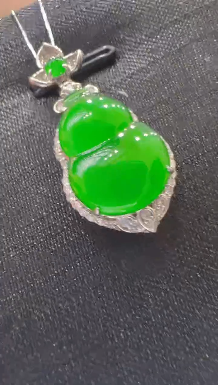 【闪购商品】翡翠吊坠(不含链)18K金镶嵌       