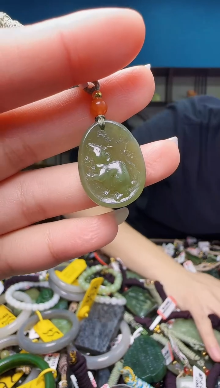 颈饰未镶嵌和田玉1