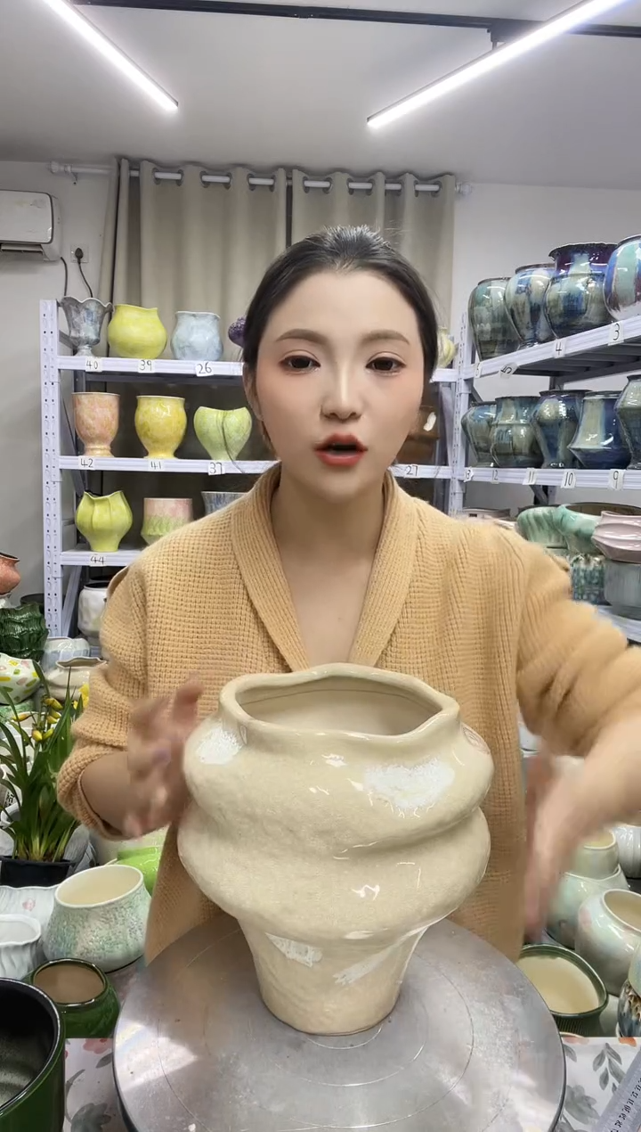 【12.4号】  花盆  高 ：  22  口：14