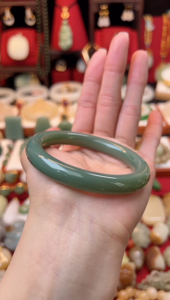 【闪购商品】和田玉手镯未镶嵌56 57