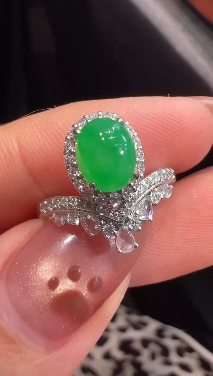 18K金镶嵌戒指翡翠戒指