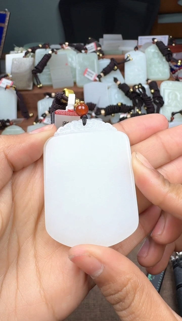 【闪购商品】和田玉颈饰未镶嵌一路