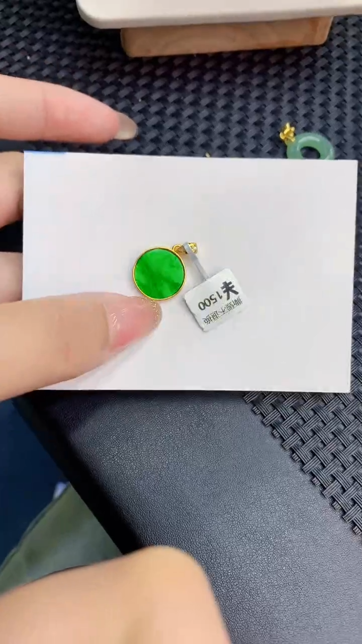翡翠银S925镶嵌颈饰            8