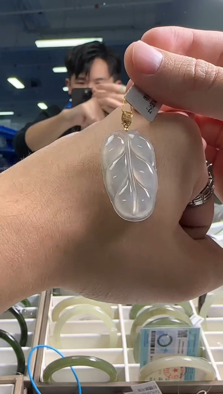 【闪购商品】翡翠吊坠(不含链)18K金镶嵌翡翠叶子吊坠