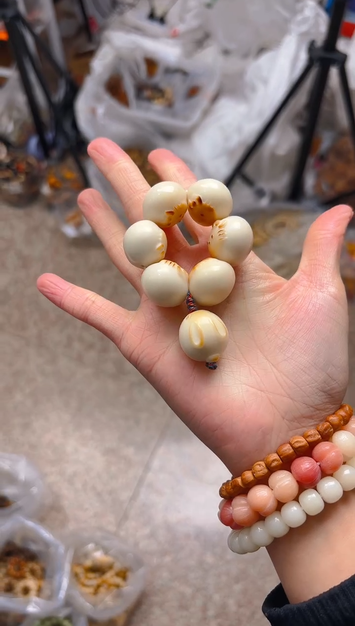 吊坠菩提根/象牙果KT 手捻 馒头兔