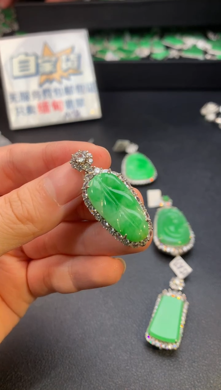 【闪购商品】翡翠颈饰银S925镶嵌翡翠