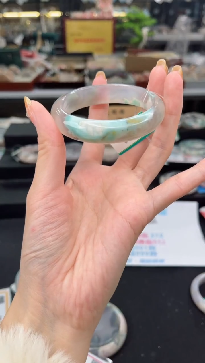 【闪购商品】石英质玉手镯未镶嵌55圈口2S9225