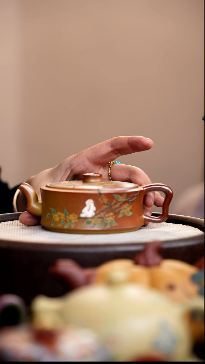 茶壶紫砂柴烧扁竹段泥绘桂花兔