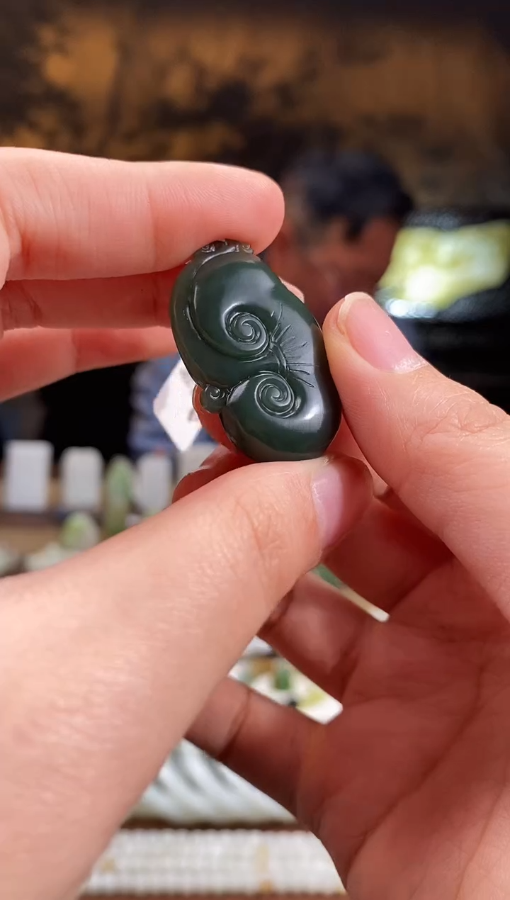 颈饰未镶嵌和田玉塔青特细 如意吊坠