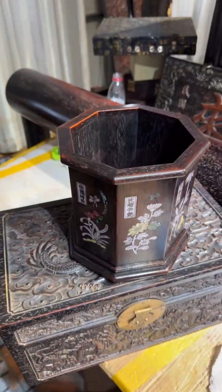 木紫檀多角笔筒  