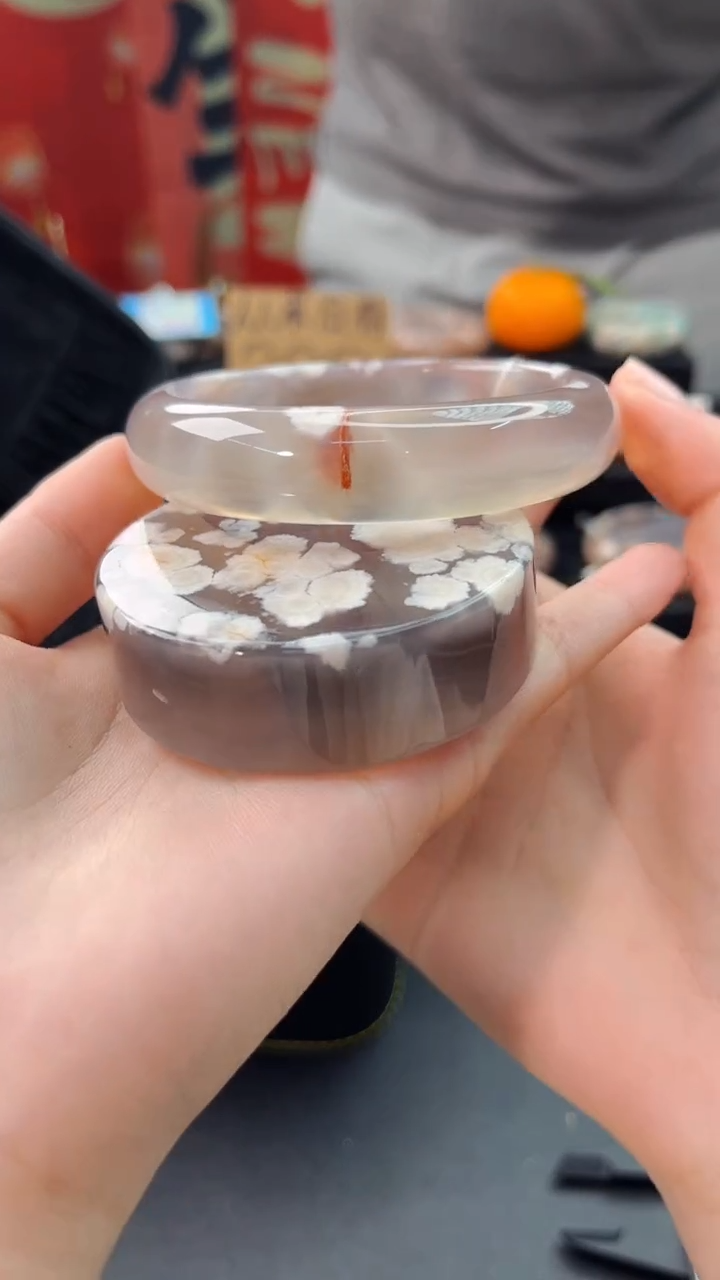 【闪购商品】石英质玉手镯未镶嵌赠送镯心（63圈口）