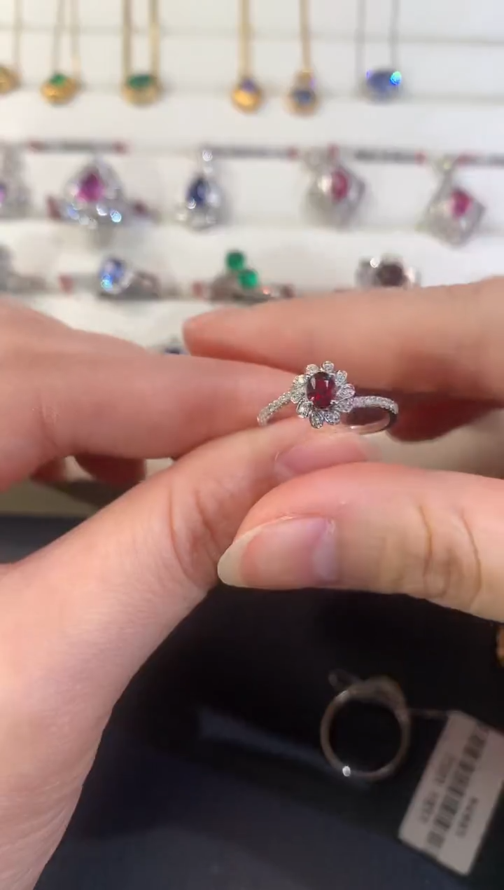 【闪购商品】红宝石戒指18K金镶嵌Z677|1680