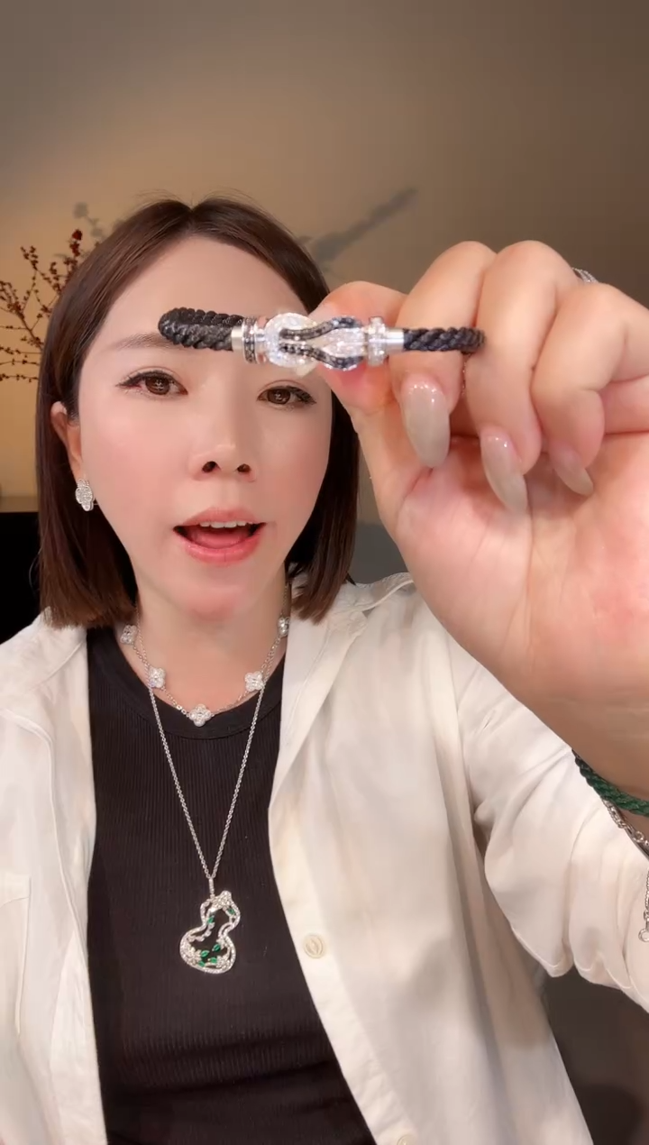 【闪购商品】钻石手绳18K金镶嵌熊猫八字手绳