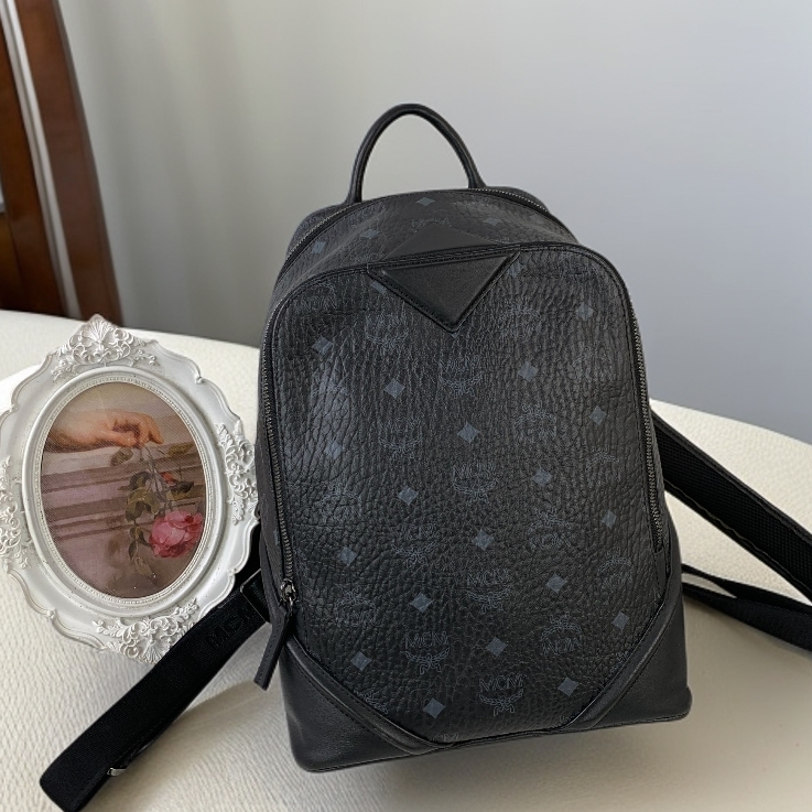 95新 MCM 黑色双肩包/WJ10412088/2088