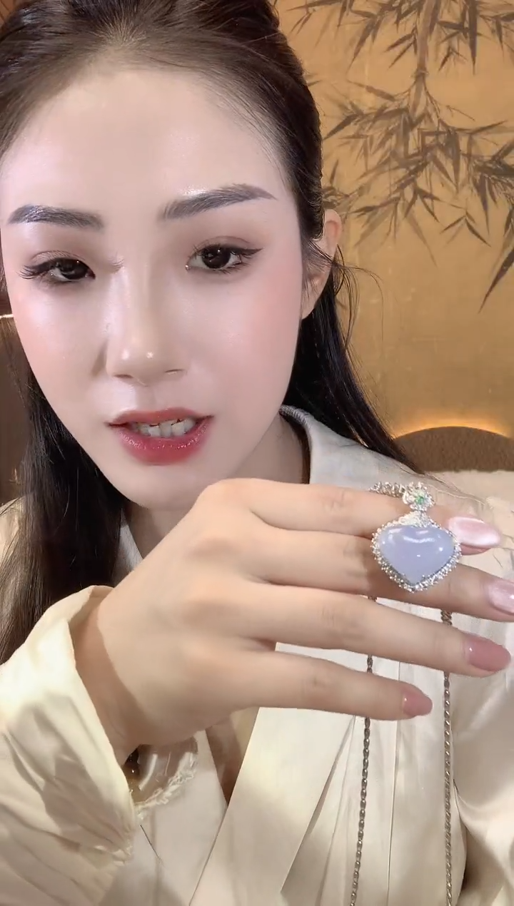 【闪购商品】翡翠吊坠(不含链)18K金镶嵌A99紫货有一定色差