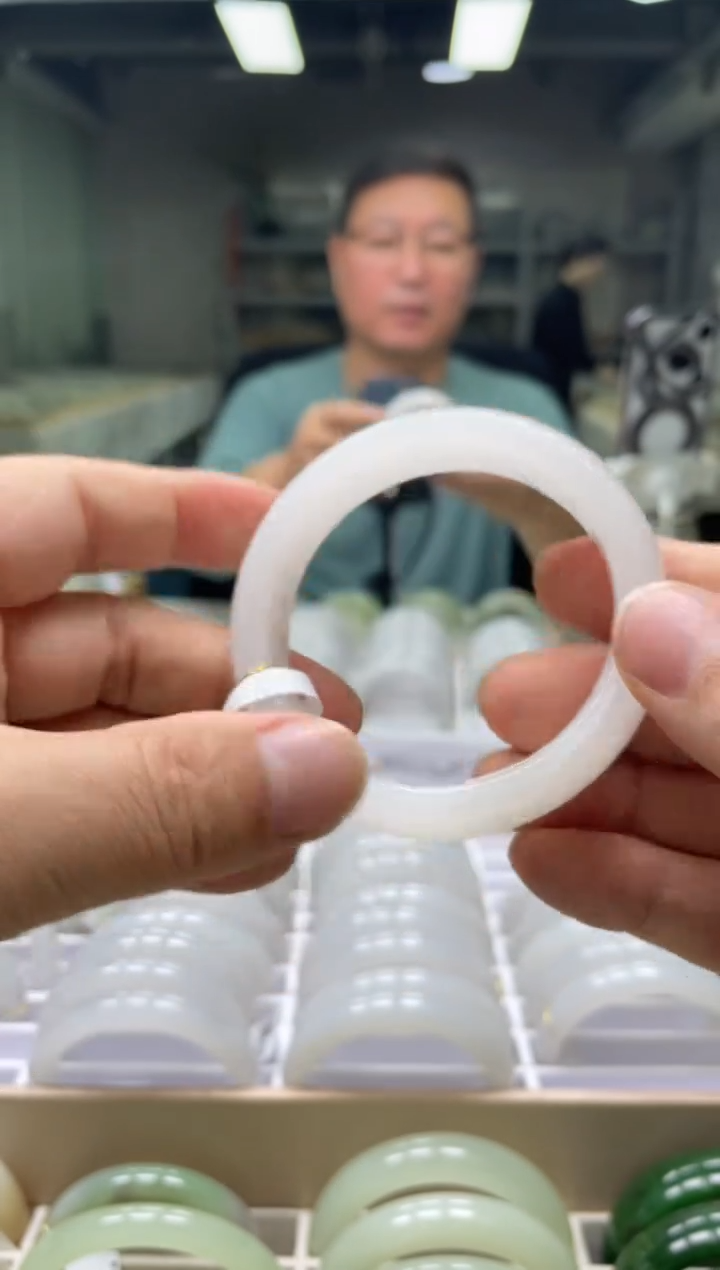 【闪购商品】和田玉手镯未镶嵌编码 圈口59-60