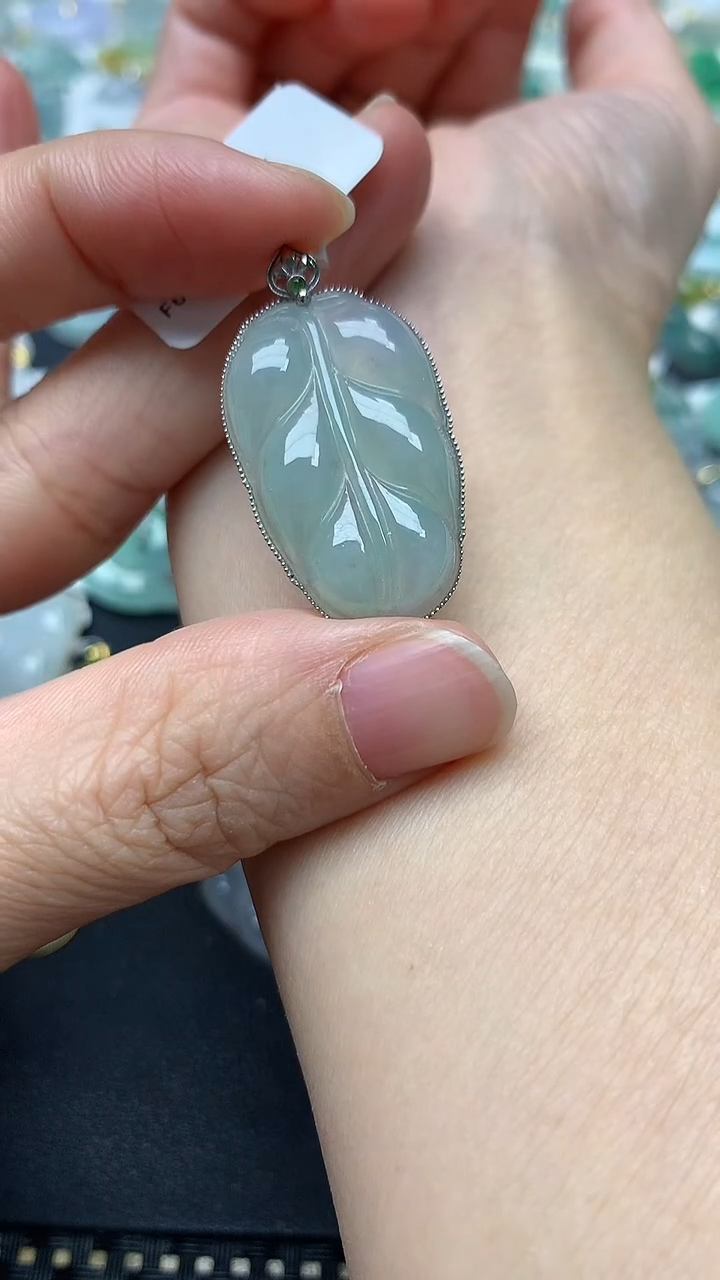 颈饰18K金镶嵌翡翠天然缅甸A货翡翠